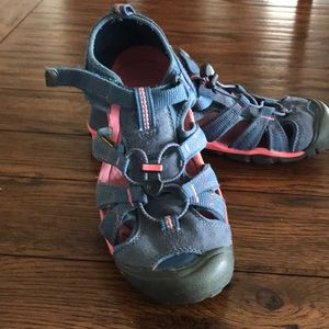 Keen Sandals Ladies Size 6 Waterproof